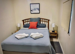 Private Room near Miami Airport - Free parking - 02
